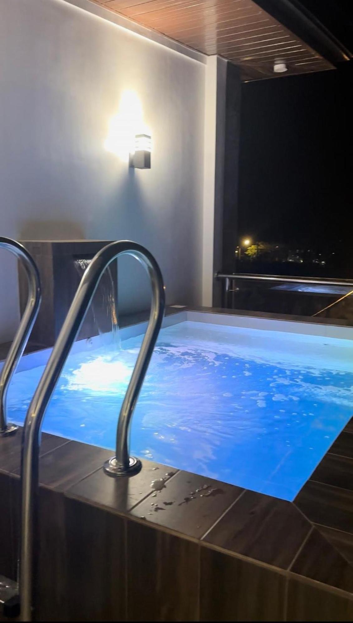 Casa Amores: Camaya Coast Mariveles Bagian luar foto